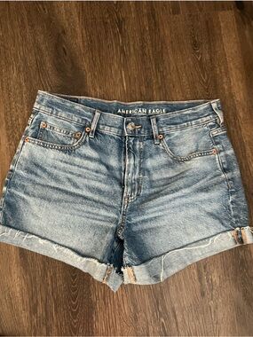 American Eagle Size 6 Medium Wash Strigid High Waisted Perfect Short Like New